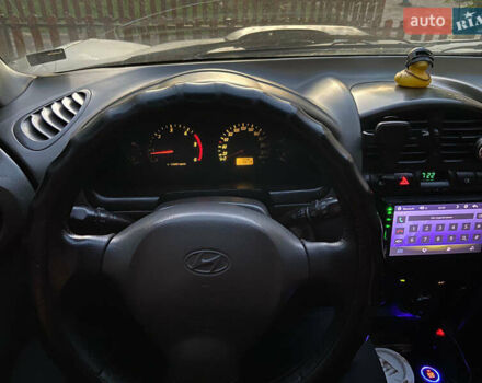 Серый Хендай Санта Фе, объемом двигателя 2 л и пробегом 379 тыс. км за 5000 $, фото 7 на Automoto.ua