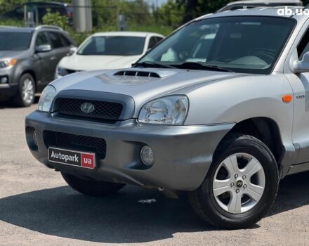 Сірий Хендай Санта Фе, об'ємом двигуна 2 л та пробігом 280 тис. км за 4490 $, фото 1 на Automoto.ua