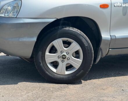 Сірий Хендай Санта Фе, об'ємом двигуна 2 л та пробігом 280 тис. км за 4490 $, фото 2 на Automoto.ua