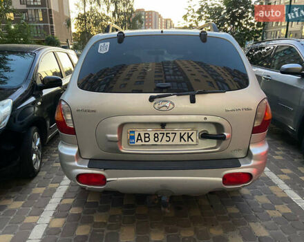 Серый Хендай Санта Фе, объемом двигателя 2 л и пробегом 379 тыс. км за 5000 $, фото 4 на Automoto.ua