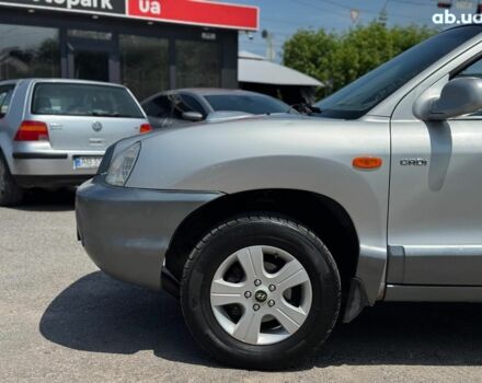 Сірий Хендай Санта Фе, об'ємом двигуна 2 л та пробігом 280 тис. км за 4490 $, фото 3 на Automoto.ua