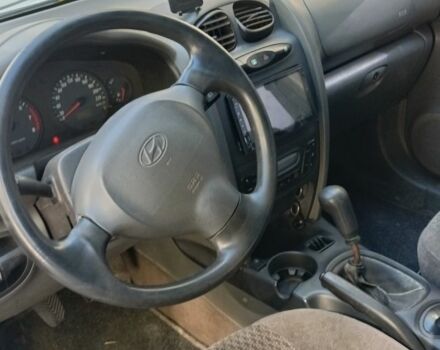 Серый Хендай Санта Фе, объемом двигателя 2.4 л и пробегом 235 тыс. км за 5100 $, фото 5 на Automoto.ua