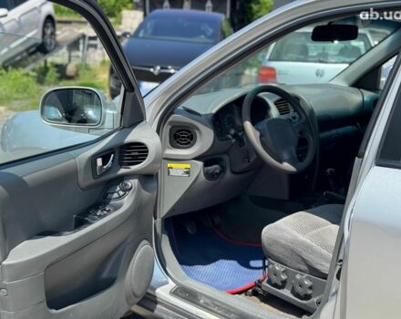 Сірий Хендай Санта Фе, об'ємом двигуна 2 л та пробігом 280 тис. км за 4490 $, фото 14 на Automoto.ua