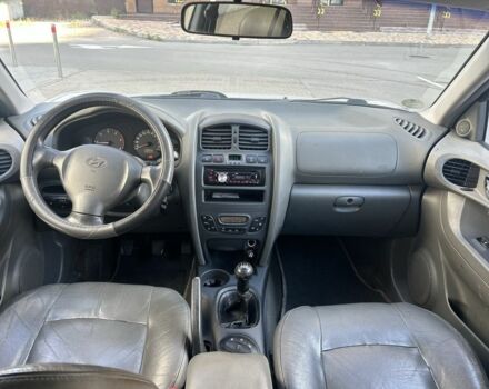 Серый Хендай Санта Фе, объемом двигателя 2 л и пробегом 357 тыс. км за 3700 $, фото 8 на Automoto.ua