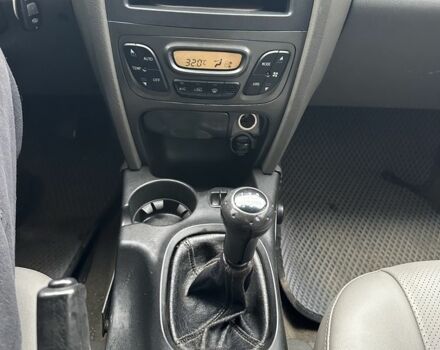 Сірий Хендай Санта Фе, об'ємом двигуна 2 л та пробігом 286 тис. км за 3800 $, фото 14 на Automoto.ua