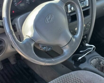 Сірий Хендай Санта Фе, об'ємом двигуна 2 л та пробігом 350 тис. км за 4000 $, фото 5 на Automoto.ua