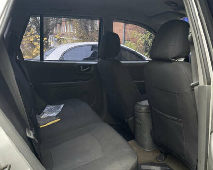 Серый Хендай Санта Фе, объемом двигателя 2 л и пробегом 300 тыс. км за 4600 $, фото 3 на Automoto.ua