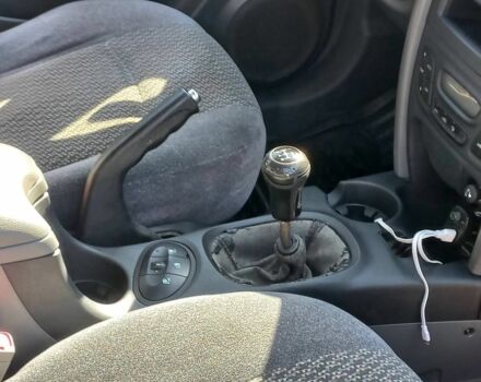 Сірий Хендай Санта Фе, об'ємом двигуна 2 л та пробігом 350 тис. км за 4000 $, фото 11 на Automoto.ua