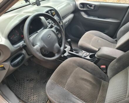 Серый Хендай Санта Фе, объемом двигателя 2 л и пробегом 315 тыс. км за 4000 $, фото 5 на Automoto.ua