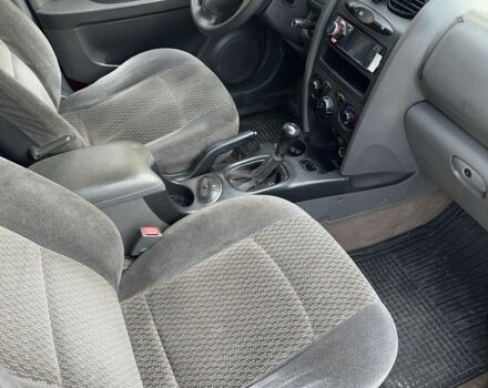 Серый Хендай Санта Фе, объемом двигателя 2 л и пробегом 200 тыс. км за 2800 $, фото 4 на Automoto.ua