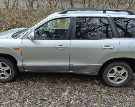 Серый Хендай Санта Фе, объемом двигателя 2 л и пробегом 316 тыс. км за 3801 $, фото 1 на Automoto.ua