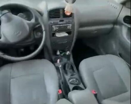 Серый Хендай Санта Фе, объемом двигателя 2 л и пробегом 270 тыс. км за 6000 $, фото 5 на Automoto.ua