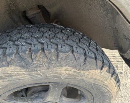 Серый Хендай Санта Фе, объемом двигателя 2.4 л и пробегом 300 тыс. км за 2200 $, фото 9 на Automoto.ua