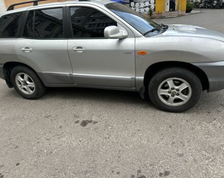 Серый Хендай Санта Фе, объемом двигателя 0 л и пробегом 300 тыс. км за 4500 $, фото 1 на Automoto.ua