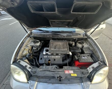 Серый Хендай Санта Фе, объемом двигателя 2 л и пробегом 357 тыс. км за 3700 $, фото 11 на Automoto.ua