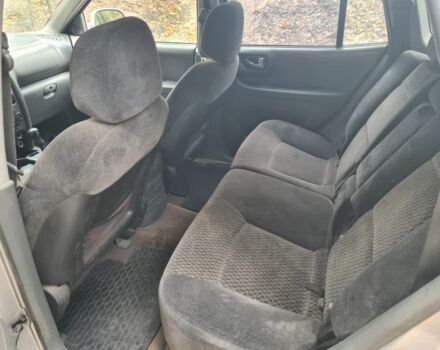 Серый Хендай Санта Фе, объемом двигателя 2 л и пробегом 315 тыс. км за 4000 $, фото 6 на Automoto.ua