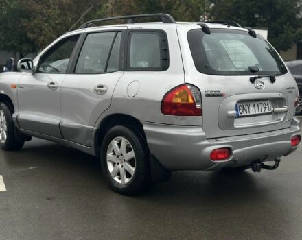 Серый Хендай Санта Фе, объемом двигателя 2 л и пробегом 241 тыс. км за 3159 $, фото 2 на Automoto.ua