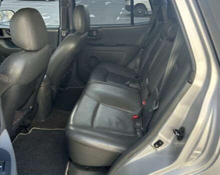 Серый Хендай Санта Фе, объемом двигателя 2 л и пробегом 357 тыс. км за 3700 $, фото 9 на Automoto.ua