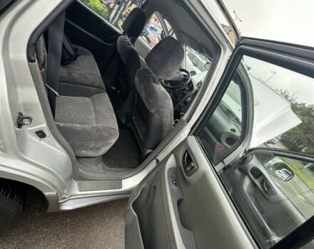 Серый Хендай Санта Фе, объемом двигателя 2 л и пробегом 241 тыс. км за 3159 $, фото 5 на Automoto.ua