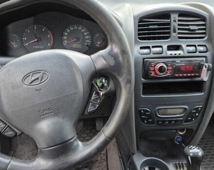 Серый Хендай Санта Фе, объемом двигателя 2 л и пробегом 316 тыс. км за 3801 $, фото 5 на Automoto.ua