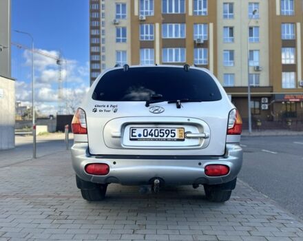 Серый Хендай Санта Фе, объемом двигателя 2 л и пробегом 357 тыс. км за 3700 $, фото 3 на Automoto.ua