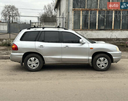 Серый Хендай Санта Фе, объемом двигателя 2 л и пробегом 289 тыс. км за 3600 $, фото 3 на Automoto.ua