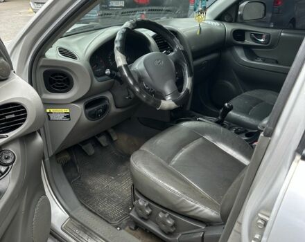 Серый Хендай Санта Фе, объемом двигателя 0 л и пробегом 300 тыс. км за 4500 $, фото 4 на Automoto.ua