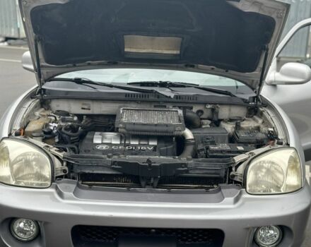 Серый Хендай Санта Фе, объемом двигателя 2 л и пробегом 241 тыс. км за 3159 $, фото 6 на Automoto.ua