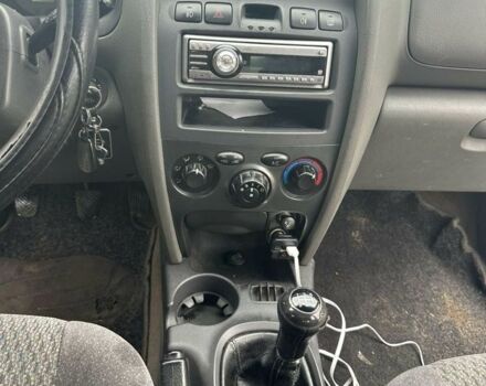 Серый Хендай Санта Фе, объемом двигателя 2 л и пробегом 241 тыс. км за 3159 $, фото 7 на Automoto.ua