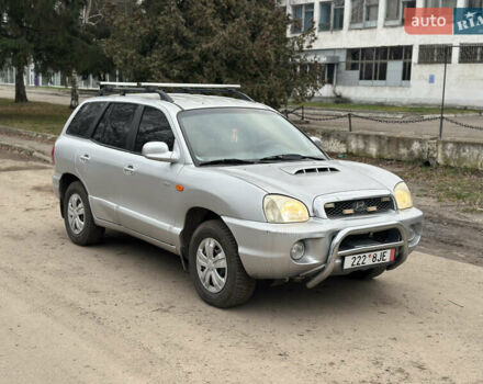 Серый Хендай Санта Фе, объемом двигателя 2 л и пробегом 289 тыс. км за 3600 $, фото 1 на Automoto.ua