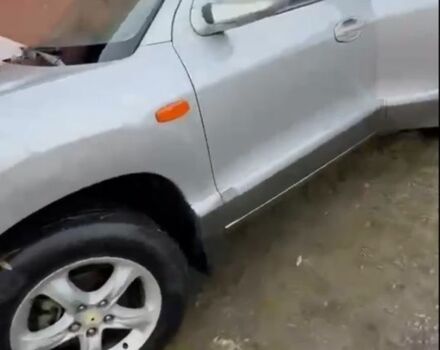 Серый Хендай Санта Фе, объемом двигателя 2 л и пробегом 270 тыс. км за 6000 $, фото 7 на Automoto.ua