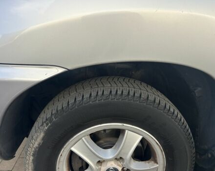 Серый Хендай Санта Фе, объемом двигателя 2 л и пробегом 357 тыс. км за 3700 $, фото 12 на Automoto.ua