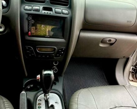 Серый Хендай Санта Фе, объемом двигателя 3.49 л и пробегом 319 тыс. км за 5300 $, фото 19 на Automoto.ua