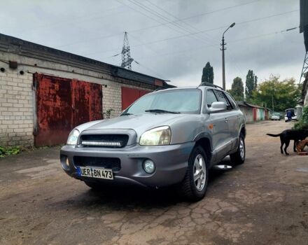 Сірий Хендай Санта Фе, об'ємом двигуна 2 л та пробігом 300 тис. км за 2450 $, фото 1 на Automoto.ua