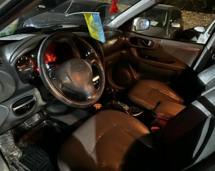 Серый Хендай Санта Фе, объемом двигателя 2 л и пробегом 220 тыс. км за 4200 $, фото 4 на Automoto.ua