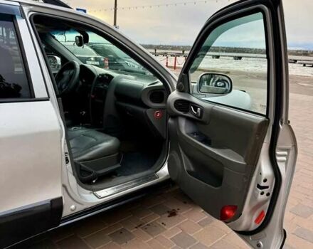 Серый Хендай Санта Фе, объемом двигателя 3.49 л и пробегом 319 тыс. км за 5300 $, фото 20 на Automoto.ua