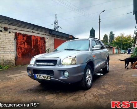 Сірий Хендай Санта Фе, об'ємом двигуна 2 л та пробігом 300 тис. км за 2450 $, фото 1 на Automoto.ua