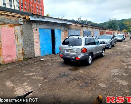 Сірий Хендай Санта Фе, об'ємом двигуна 2 л та пробігом 300 тис. км за 2450 $, фото 2 на Automoto.ua