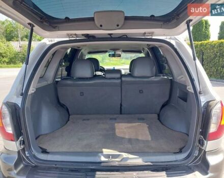 Серый Хендай Санта Фе, объемом двигателя 1.99 л и пробегом 300 тыс. км за 5650 $, фото 22 на Automoto.ua