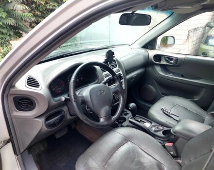 Сірий Хендай Санта Фе, об'ємом двигуна 2 л та пробігом 300 тис. км за 2450 $, фото 8 на Automoto.ua