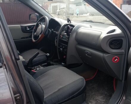 Серый Хендай Санта Фе, объемом двигателя 2.4 л и пробегом 320 тыс. км за 4500 $, фото 6 на Automoto.ua