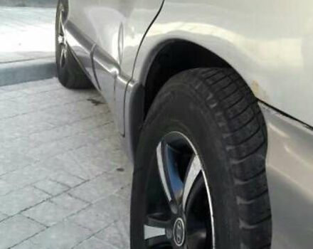 Серый Хендай Санта Фе, объемом двигателя 2 л и пробегом 425 тыс. км за 5100 $, фото 5 на Automoto.ua