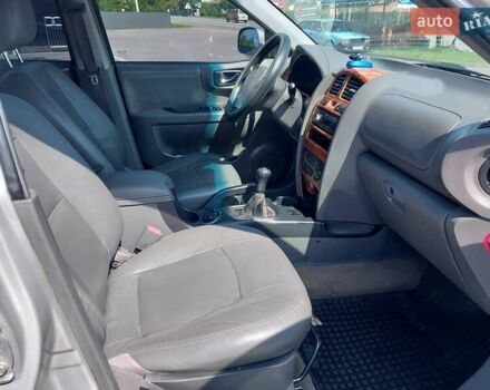 Серый Хендай Санта Фе, объемом двигателя 1.99 л и пробегом 300 тыс. км за 5650 $, фото 27 на Automoto.ua