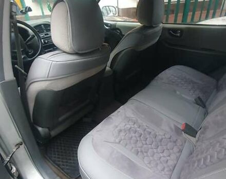 Сірий Хендай Санта Фе, об'ємом двигуна 1.99 л та пробігом 270 тис. км за 6300 $, фото 6 на Automoto.ua