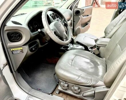 Серый Хендай Санта Фе, объемом двигателя 3.49 л и пробегом 319 тыс. км за 5300 $, фото 17 на Automoto.ua