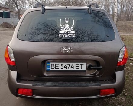 Серый Хендай Санта Фе, объемом двигателя 2.4 л и пробегом 320 тыс. км за 4500 $, фото 4 на Automoto.ua
