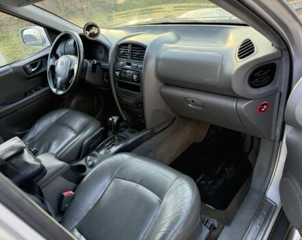 Сірий Хендай Санта Фе, об'ємом двигуна 2 л та пробігом 275 тис. км за 3300 $, фото 6 на Automoto.ua