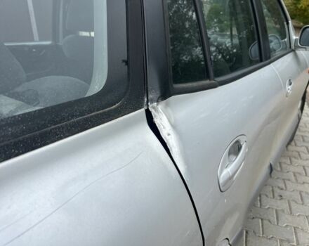 Серый Хендай Санта Фе, объемом двигателя 2.4 л и пробегом 260 тыс. км за 4200 $, фото 7 на Automoto.ua