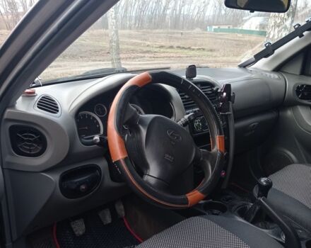 Серый Хендай Санта Фе, объемом двигателя 2.4 л и пробегом 320 тыс. км за 4500 $, фото 7 на Automoto.ua