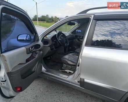 Серый Хендай Санта Фе, объемом двигателя 2 л и пробегом 388 тыс. км за 6100 $, фото 2 на Automoto.ua